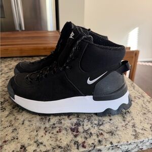 Nike women’s boots size 9